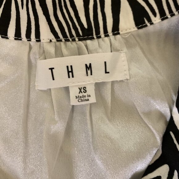 THML Zebra Print Tunic Dress XS Bold Animal Print Statement Modern Chic - Picture 4 of 5